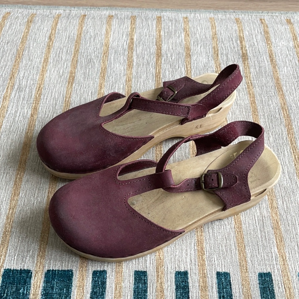 Sven Original T-Strap Clogs. Size 41.
